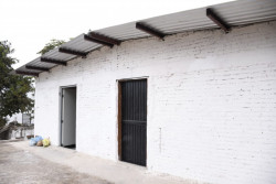 Avanza reconstrucción de viviendas incendiadas en Los Mezcales