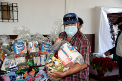 Continua DIF Ahome distribución de despensas para adultos mayores
