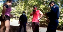 "A veces uno tiene impulsos": dice acosador tras manosear a mujer y ser atrapado por la policía (video)