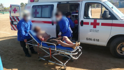 Auxilian a sujeto golpeado
