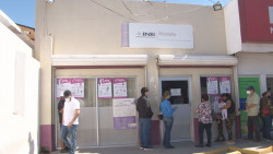 Usuarios tramitan credencial para votar