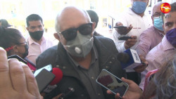 Cambia el Químico Benítez la media careta por el cubrebocas