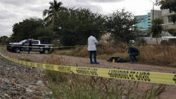 Encuentran hombre muerto en vías del tren