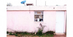 "Necesito su ayuda": familia entera se contagia de Covid-19 y piden apoyo por carteles en la ventana