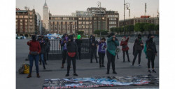 Feministas cantan "Un violador en tu camino" para frenar a candidato a gobernador de Guerrero