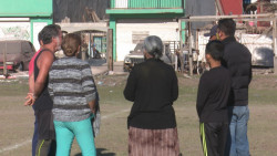 Vecinos de la Tabachines desalojan a invasores que pretendían apoderarse de un campo de fútbol