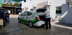 Sanitizan taxis para brindar mayor segurudad a los usuarios