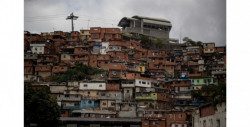 Una maestra de universidad necesita 4 mil años de trabajo en Venezuela para poderse comprar una casa