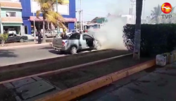 Se incendia vehículo en la Av. Francisco Solís