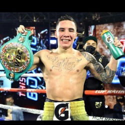 Óscar Valdez recibió cinturón de campeón Superpluma del CMB