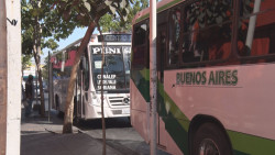 Asaltan a pasajeros cuando bajan del urbano