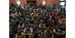 Secuestran masivamente a 300 alumnas en una escuela secundaria de Nigeria