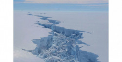 Así se ve la grieta de un iceberg gigante del tamaño de Londres que se desprendió de la Antártida
