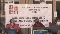 Jubilados del SNTE 53 toman Palacio de Gobierno