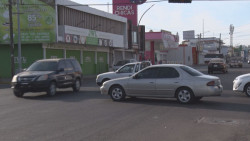 Carros contra carros por semáforo apagado