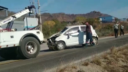 Dos lesionados por volcadura en carretera México 15 al norte