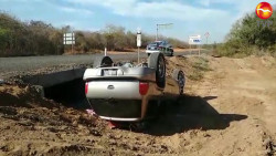 Se vuelcan culiacanenses cerca de El Habal