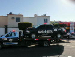 Patrulla choca contra poste de alumbrado público en Culiacán