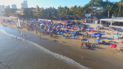 Pide el PAS usar cubrebocas hasta en la playa