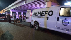 Muere motociclista al impactarse contra automóvil