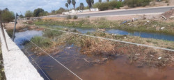 Se desborda canal en la 200
