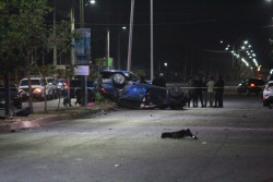 Muere mujer en volcadura