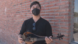 Él es Fernando Gregoire, un joven violinista de Culiacán