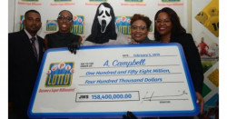 Se sacó la lotería y fue a cobrar el premio con una máscara de Scream para no ser reconocido