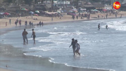Llaman a bañistas a no confiarse y acatar indicaciones en playa