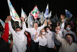 Arranca campaña Mario Zamora con saludo a médicos del HG Guasave