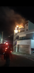 Explota departamento, reportan a tres lesionados