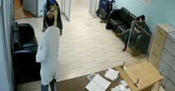 IMSS separa a director de hospital tras vacunar anticipadamente a su hijo contra Covid-19