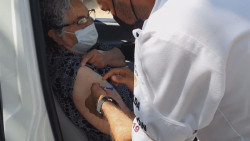 Se está vacunando contra Covid a adultos mayores que tienen problemas de movilidad en Sinaloa