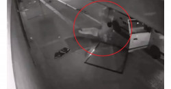 Ladrón roba casa y cae desde segundo piso: sus compañeros se lo llevan inconsciente (video)