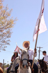 *Lucida y numerosa cabalgata encabeza Gerardo Vargas Landeros