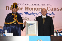 Élmer  Mendoza es Doctor Honoris  Causa
