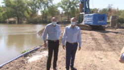 Gobernador de Sinaloa supervisa obra de puente bimodal