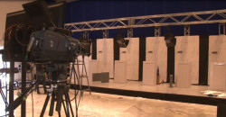 En pruebas de sonido y luces para el Debate Sur Sonora Decide