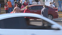Adultos mayores y discapacitados no pueden cruzar avenida frente a IMSS