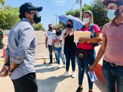 Supervisa Titular de SEPyC  puntos de vacunación a maestros