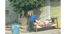 Denuncian a los hijastros de Don Pánfilo por echarlo a la calle tras la muerte de su esposa