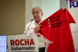 De maestro a maestro, Rocha Moya se compromete a atender el sector educativo
