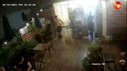 Agresión a mujer en cafetería se investiga como caso de violencia familiar