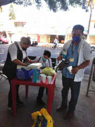 Darán agua y sueros de vida oral a la población en plazuelas