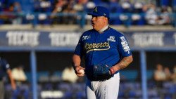 Bartolo Colón gana con los Acereros