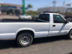 Detienen a chofer con camioneta robada