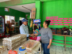 Lleva Manuel Pineda propuestas de desarrollo a Teacapán