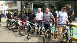 Entregan bicicletas a policía turística