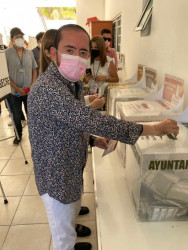 Candidato Fuerza Por México, Samuel Lizárraga, ejerció su derecho al voto