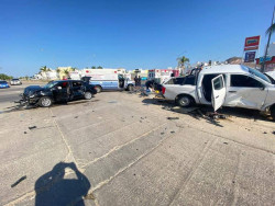 Resultan cinco lesionados en accidente en Real del Valle